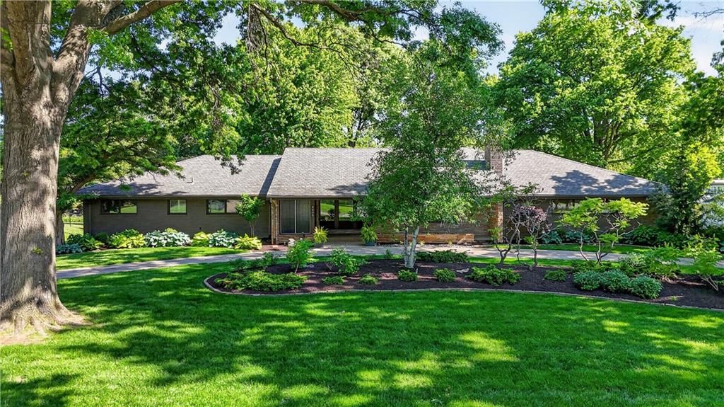 8608 Reinhardt Lane, Leawood, KS 66206