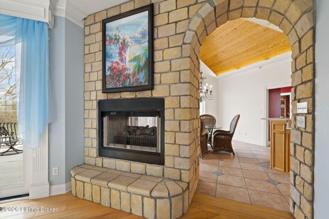 6205 River Rd, Prospect, KY 40059