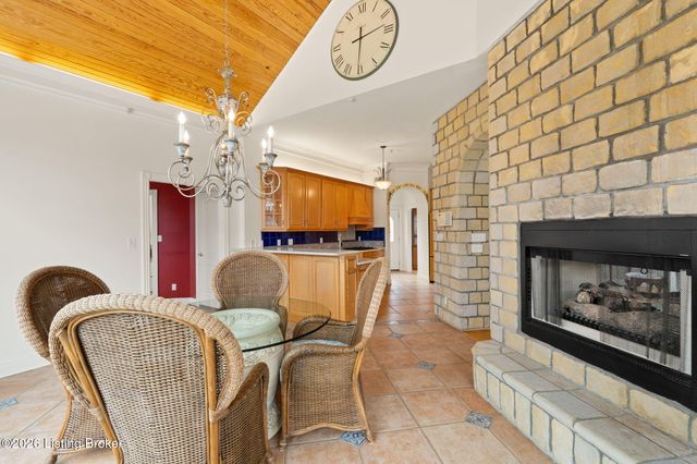 6205 River Rd, Prospect, KY 40059