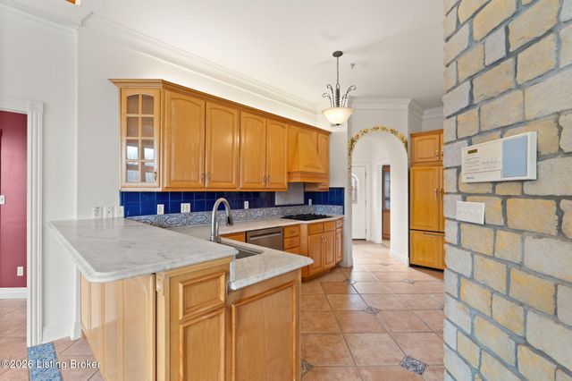 6205 River Rd, Prospect, KY 40059