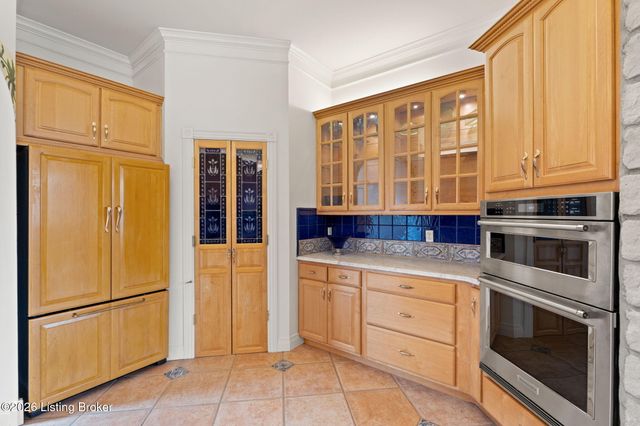 6205 River Rd, Prospect, KY 40059