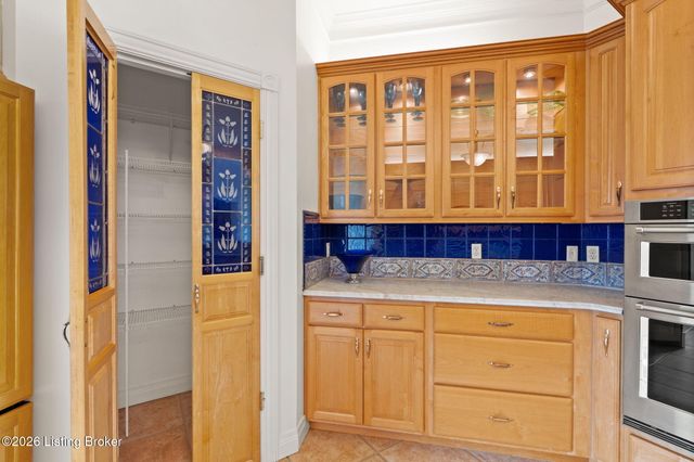 6205 River Rd, Prospect, KY 40059