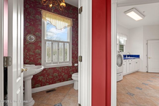 6205 River Rd, Prospect, KY 40059