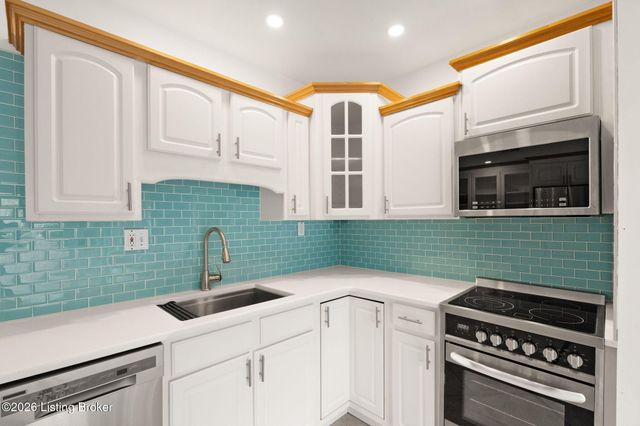 6205 River Rd, Prospect, KY 40059