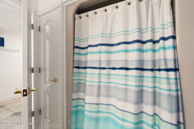 6205 River Rd, Prospect, KY 40059