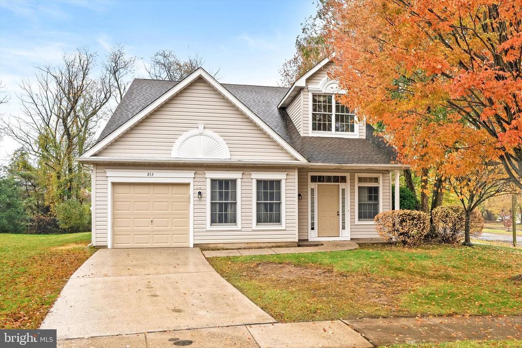 213 HOMESTEAD CIR, Columbus, NJ 08022