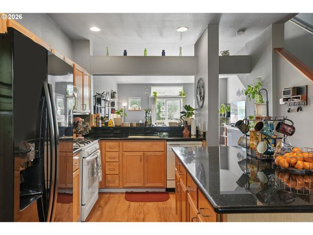 668 Sw DILLAN Dr, Beaverton, OR 97006