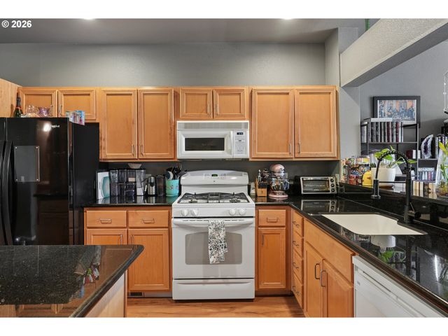 668 Sw DILLAN Dr, Beaverton, OR 97006