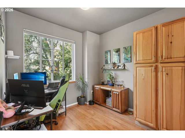 668 Sw DILLAN Dr, Beaverton, OR 97006