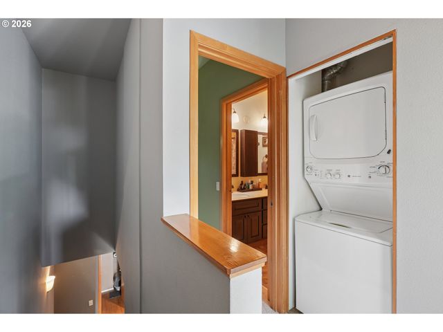 668 Sw DILLAN Dr, Beaverton, OR 97006