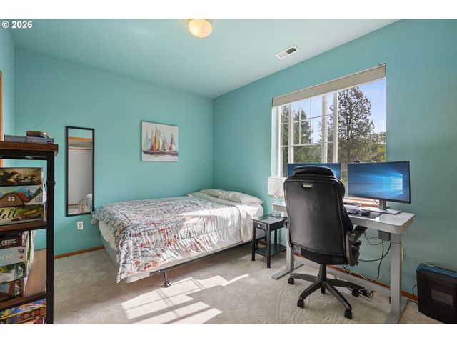 668 Sw DILLAN Dr, Beaverton, OR 97006