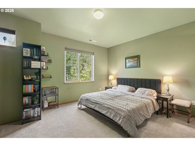 668 Sw DILLAN Dr, Beaverton, OR 97006