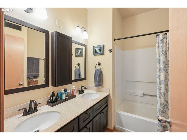 668 Sw DILLAN Dr, Beaverton, OR 97006