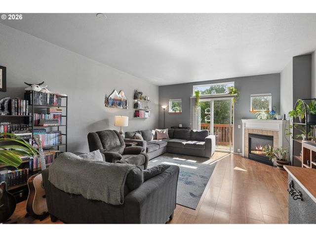 668 Sw DILLAN Dr, Beaverton, OR 97006