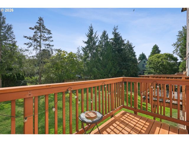 668 Sw DILLAN Dr, Beaverton, OR 97006