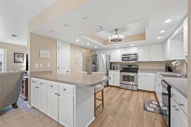 6352 HUNTINGTON DRIVE, Zephyrhills, FL 33542