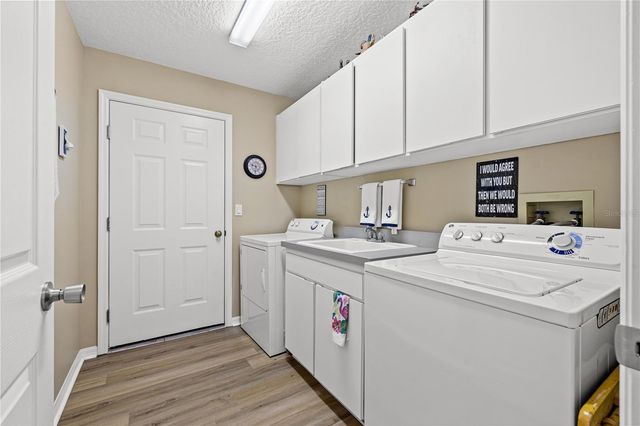 6352 HUNTINGTON DRIVE, Zephyrhills, FL 33542