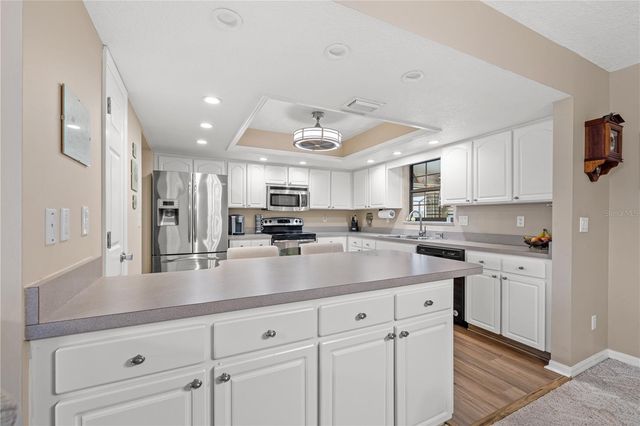 6352 HUNTINGTON DRIVE, Zephyrhills, FL 33542