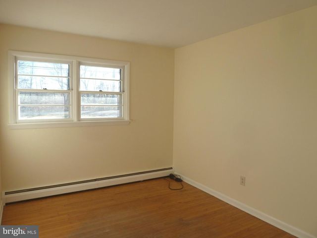 2744 BEDMINSTER RD, Perkasie, PA 18944