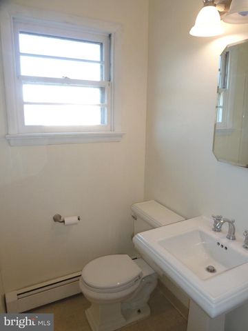 2744 BEDMINSTER RD, Perkasie, PA 18944