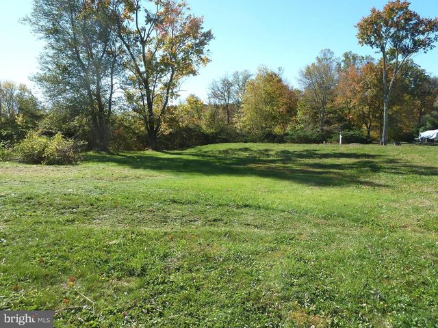 2744 BEDMINSTER RD, Perkasie, PA 18944