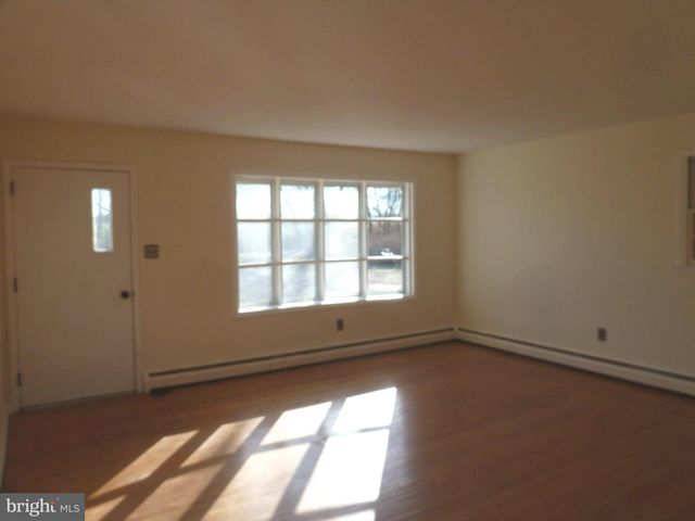 2744 BEDMINSTER RD, Perkasie, PA 18944