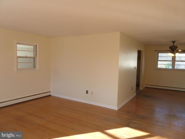 2744 BEDMINSTER RD, Perkasie, PA 18944