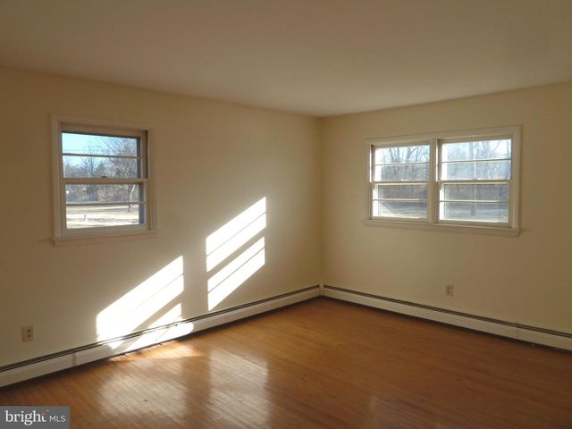 2744 BEDMINSTER RD, Perkasie, PA 18944