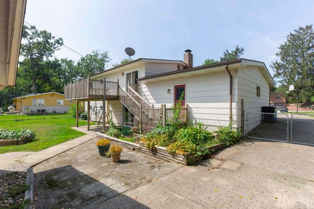 53230 Oakton Drive, South Bend, IN 46635