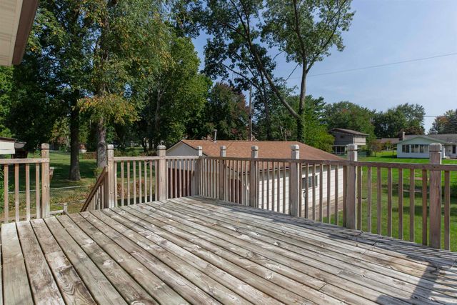 53230 Oakton Drive, South Bend, IN 46635