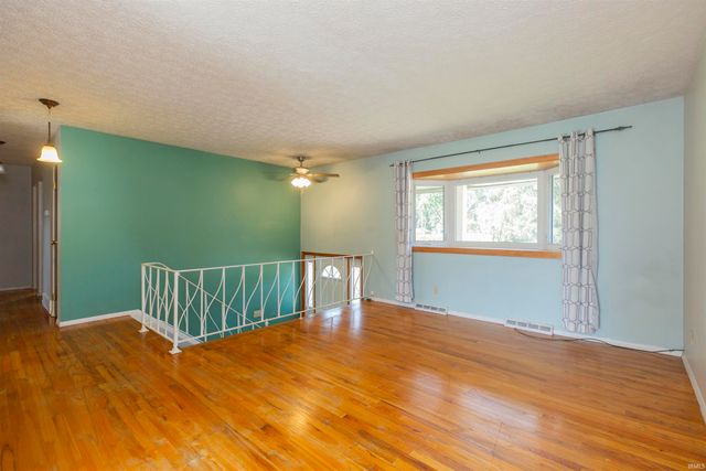 53230 Oakton Drive, South Bend, IN 46635