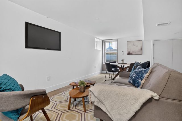 37 Belmont St 37, Somerville, MA 02143