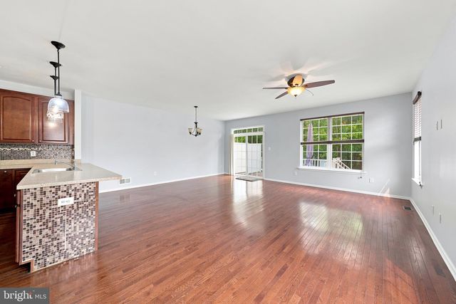 64 MEADOW CIR, Mays Landing, NJ 08330