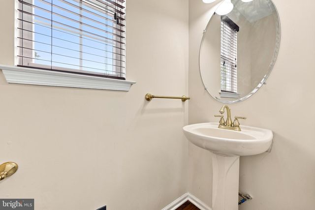 64 MEADOW CIR, Mays Landing, NJ 08330