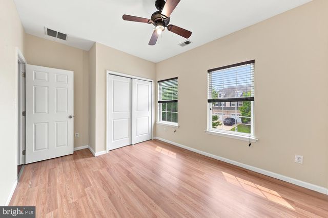 64 MEADOW CIR, Mays Landing, NJ 08330