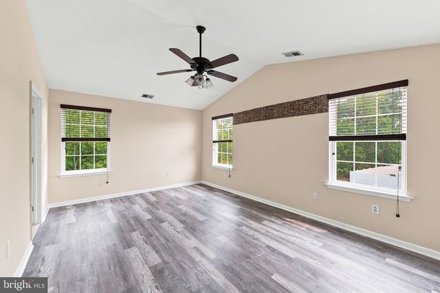 64 MEADOW CIR, Mays Landing, NJ 08330