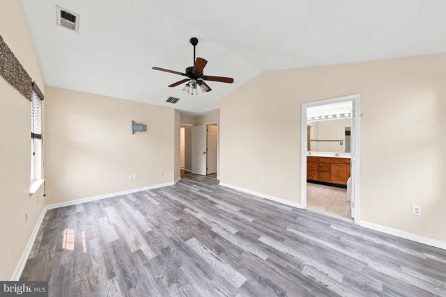 64 MEADOW CIR, Mays Landing, NJ 08330