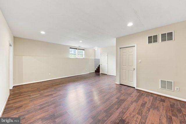 64 MEADOW CIR, Mays Landing, NJ 08330