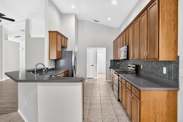 2605 VALENCIA GROVE DRIVE, Valrico, FL 33596