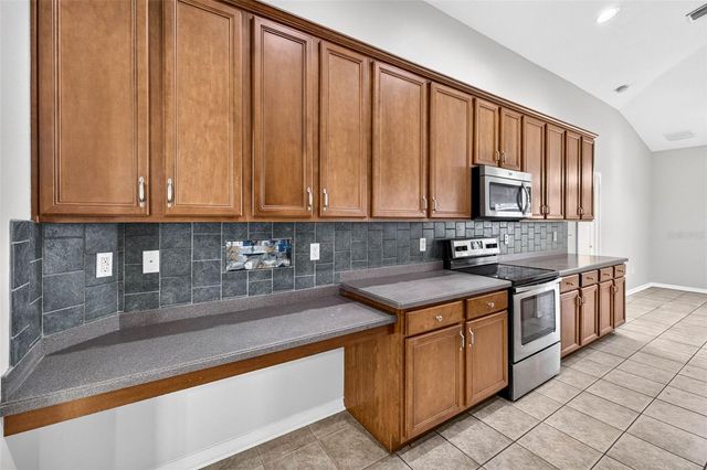 2605 VALENCIA GROVE DRIVE, Valrico, FL 33596