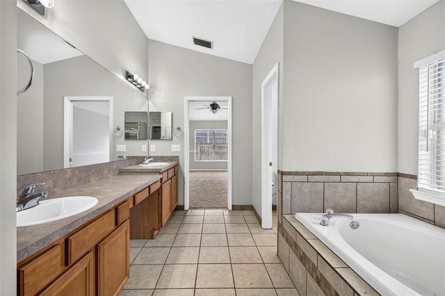 2605 VALENCIA GROVE DRIVE, Valrico, FL 33596