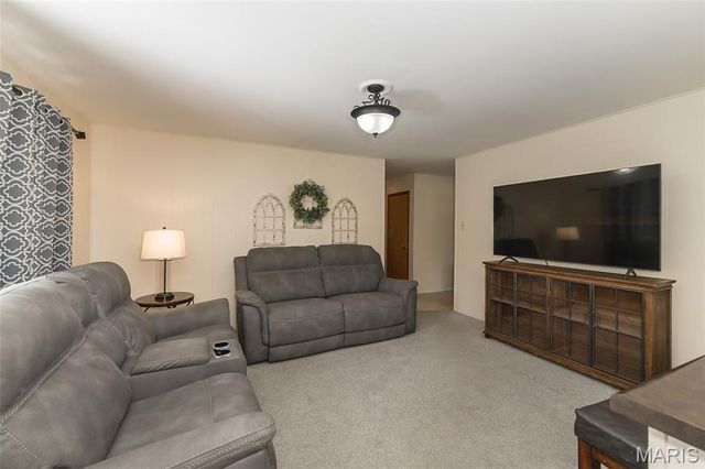 11534 Corlyn Drive, St Louis, MO 63138