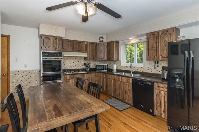 11534 Corlyn Drive, St Louis, MO 63138