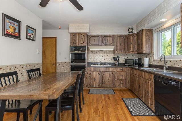 11534 Corlyn Drive, St Louis, MO 63138