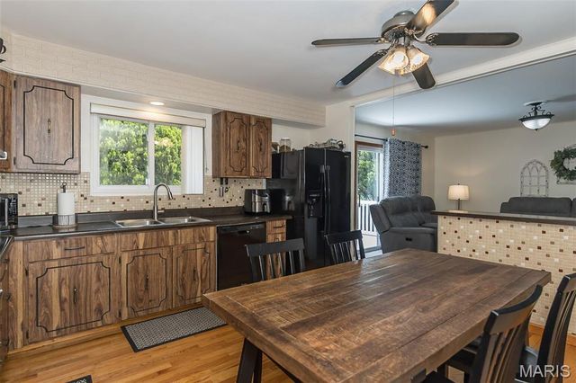 11534 Corlyn Drive, St Louis, MO 63138
