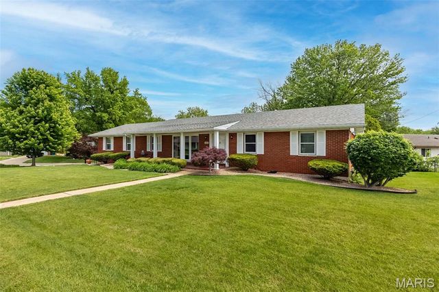 11534 Corlyn Drive, St Louis, MO 63138