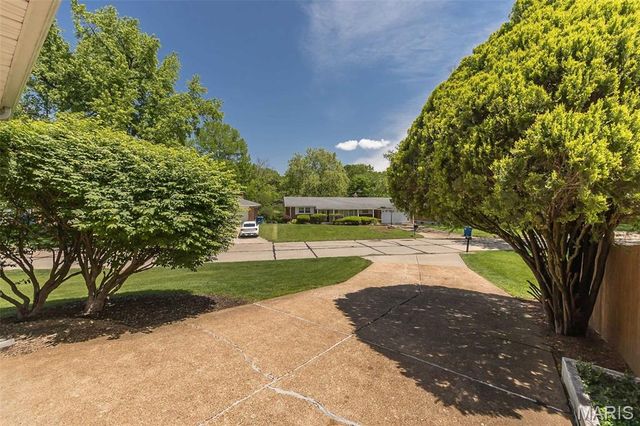 11534 Corlyn Drive, St Louis, MO 63138