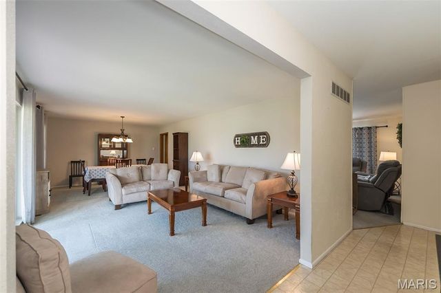 11534 Corlyn Drive, St Louis, MO 63138