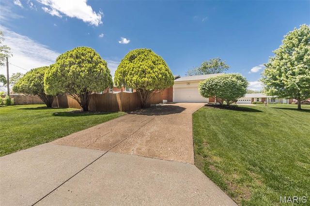 11534 Corlyn Drive, St Louis, MO 63138