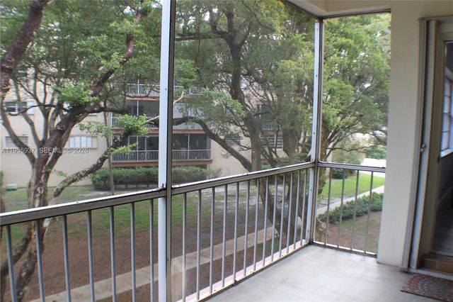 6731 Cypress Road 205, Plantation, FL 33317